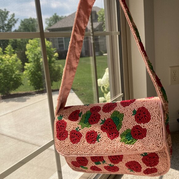 Strawberry Beaded Bag 🍓 - Picture 3 of 3